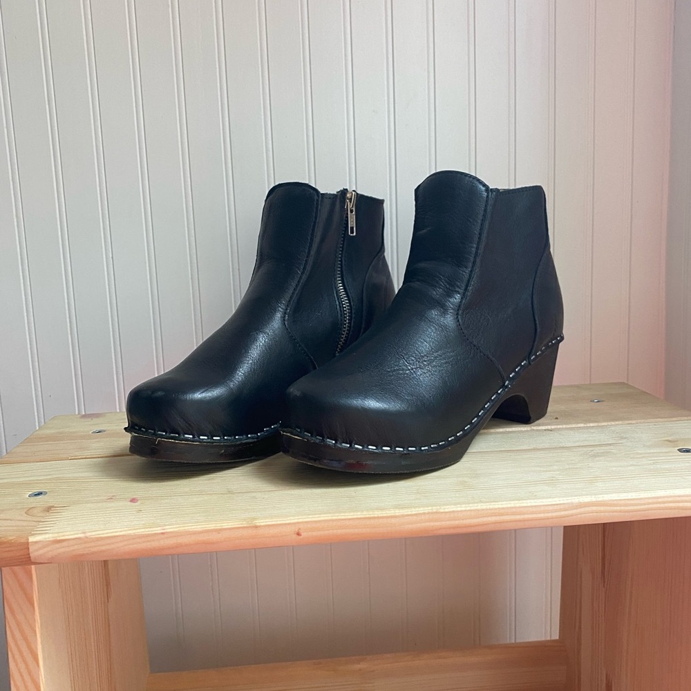 MAGUBA Auckland Swedish black leather clogs size 37 / 7 originally $208